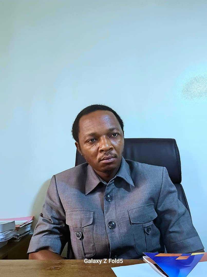 Beni: le député national Élie Vahumawa vient en aide aux élèves déplacés de guerre lors du TENASOSP