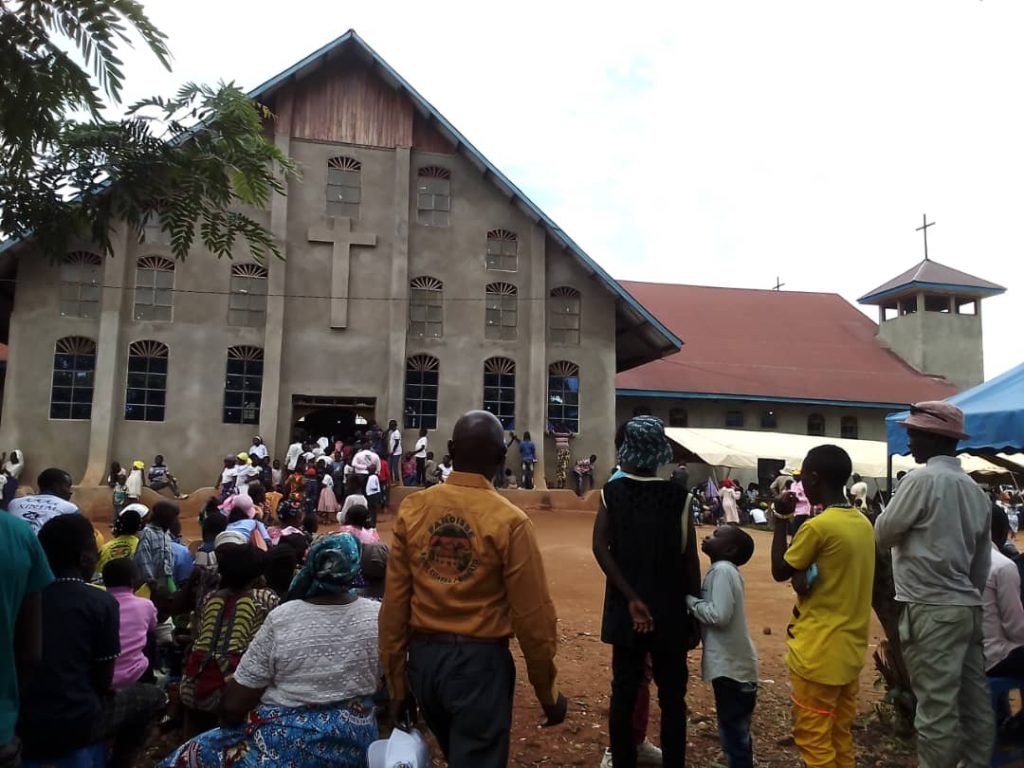 Beni : 454 chrétiens admis au sacrement de confirmation en paroisse Saint Mathias Mulumba de Mangina