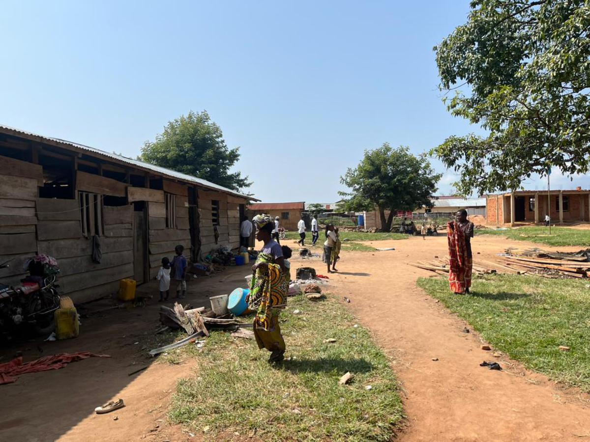 Beni : préoccupation des déplacés de guerre quant aux retards dans les travaux de construction de leurs abris par une ONG à Oïcha