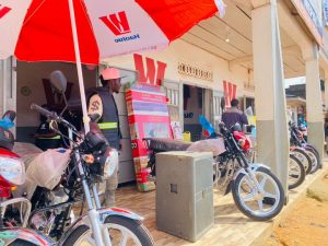 IMG-20251017-WA0022-300x225 Beni : Kambale Jonas, conducteur de moto-taxi, remporte une moto neuve lors d'une tombola organisée par la maison Haojue à Oicha