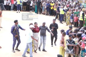 IMG_9861-300x200 Beni : Une bande de présumés voleurs et recéleurs présentée à la population d’Oicha