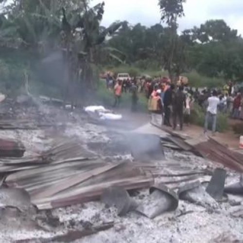 Tragédie à Kainama : un enfant meurt dans un incendie, sa mère succombe à ses blessures plus d’une semaine après