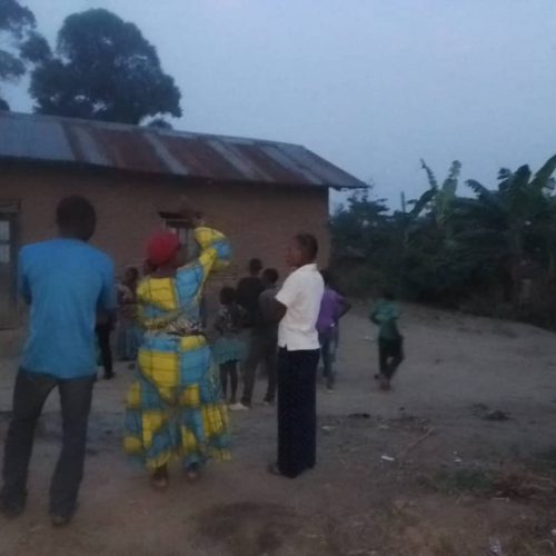 Beni : l’appel à la vigilance renforcé après l’explosion d’une bombe qui a fait un mort et quatre blessés à Tenambo