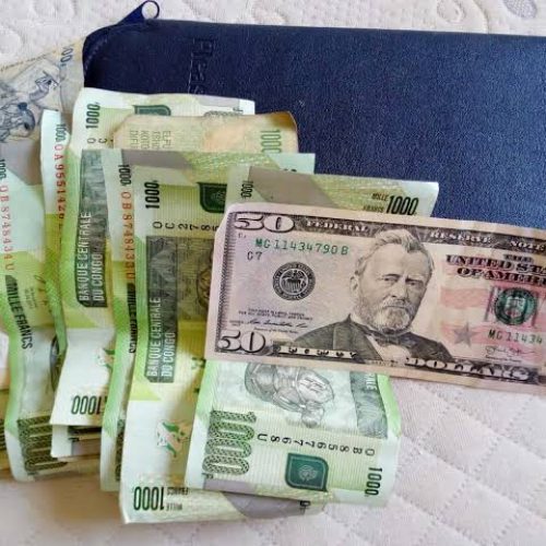 RDC : le taux de change tend vers la stabilisation après plusieurs jours de variations, selon la BCC