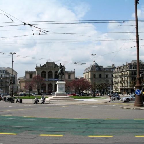 La Place Neuve à Genève en Suisse (Photo Wikipédia)