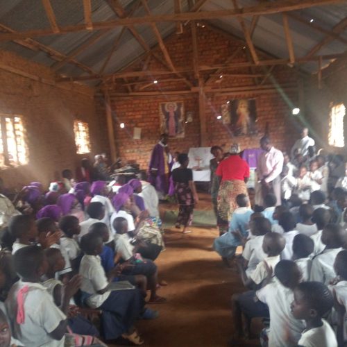 Territoire de Beni: “Les études restent la clé pour le future”, dit un prêtre lors d’une messe d’ouverture de l’année scolaire 2021-2022