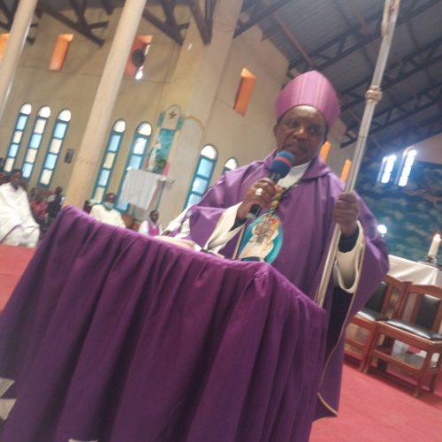 Oicha-Mbau: Msgr SIKULI PALUKU Melchisédech a demandé au président Félix TSHISEKEDI de tenir sa promesse