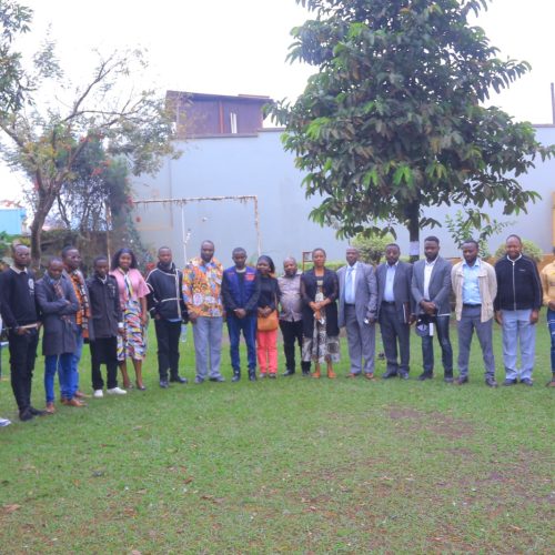 Les participants à l'atelier du lancement du projet intitulé « Promouvoir la consolidation de la paix par le dialogue et les émissions dans la partie nord de la province du Nord-Kivu ».